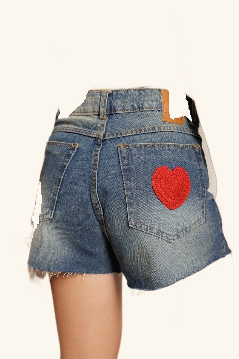 Short Larissa